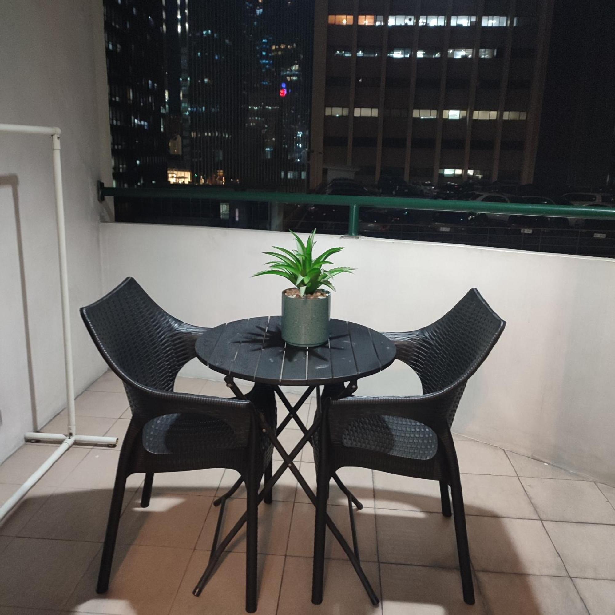 Luxury Spacious 2Br In Salcedo Village Manila Zewnętrze zdjęcie